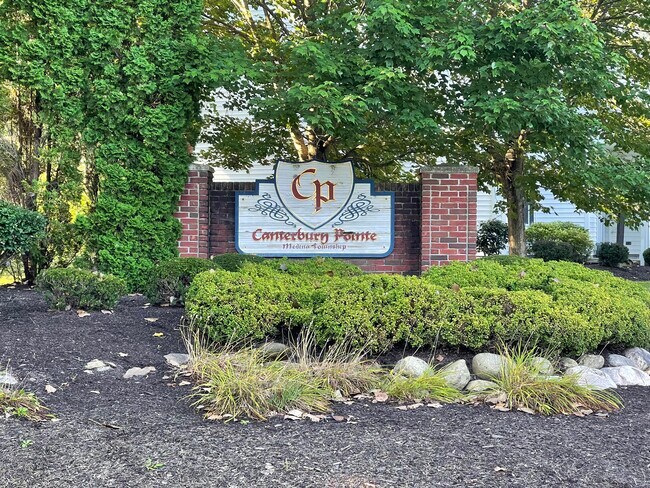 Foto del edificio - 5280 Stonington Dr