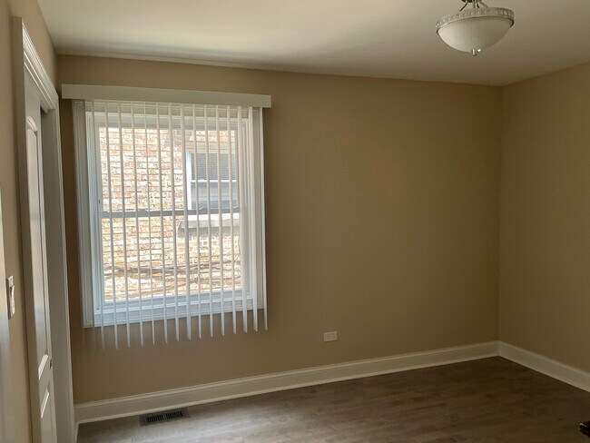 Dormitorio 1 - 2553 W Summerdale Ave