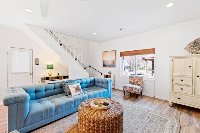 Foto del edificio - Tranquil loft retreat with open floorplan!...