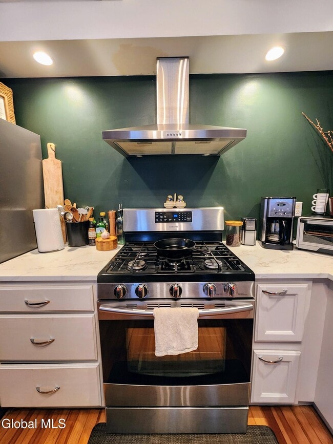 Building Photo - 11 Ingersoll Ave