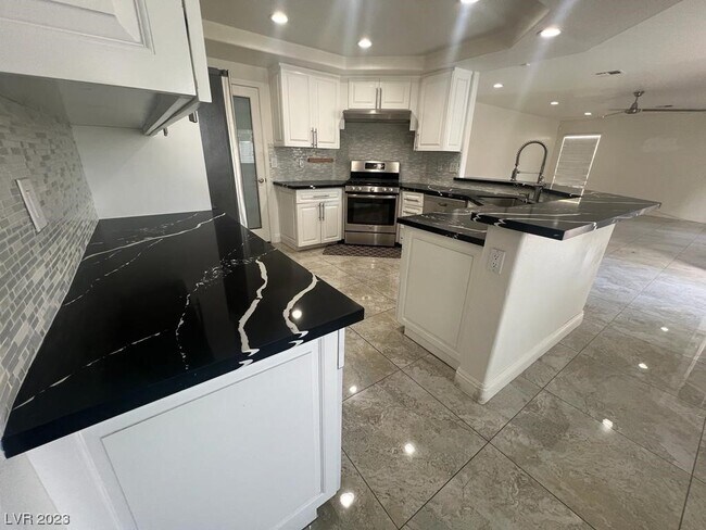 Building Photo - 3116 Ocean Port Dr
