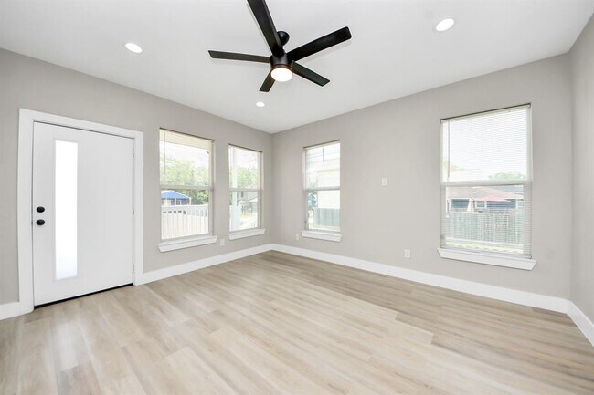 Foto del edificio - 819 E 40th St