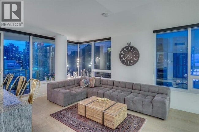 Building Photo - 68 Smithe St