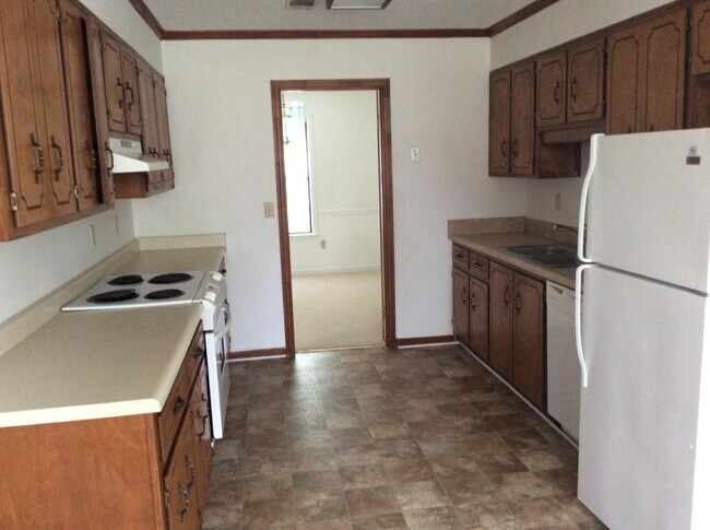 Building Photo - 3816 Crest Dr