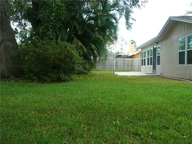 Building Photo - 878 Rustic Oaks Dr