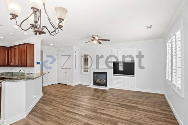 Building Photo - Unit