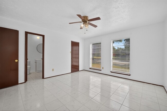 Foto del edificio - 14315 Lourdes Dr