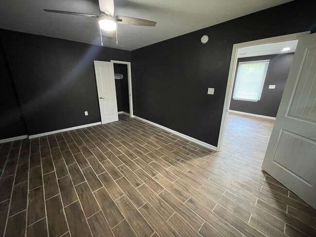 Building Photo - 1555 Swan Ave