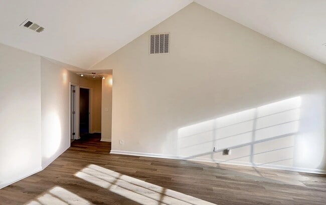 Foto del edificio - 1205 Eagle Ridge Dr