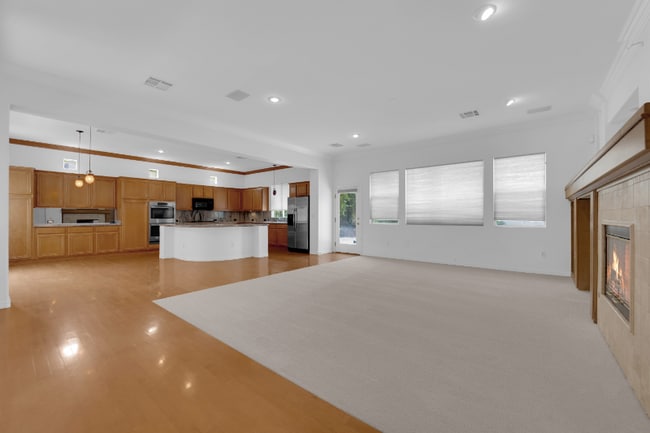 Foto del edificio - 10390 Stanberry Ave