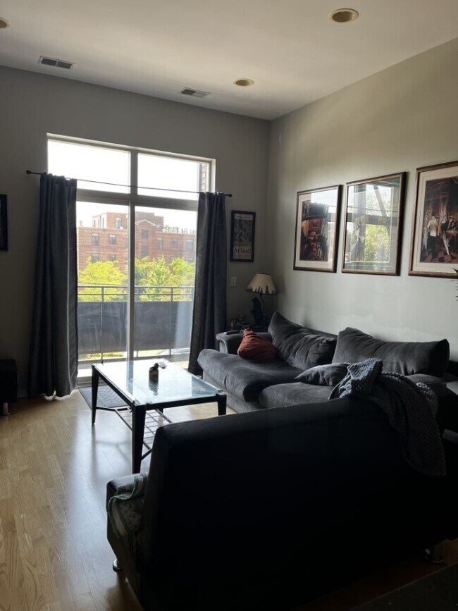 Foto del edificio - 2915 N Clybourn Ave