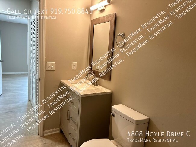 Building Photo - Gorgeously Renovated 2 Bedroom Aparment