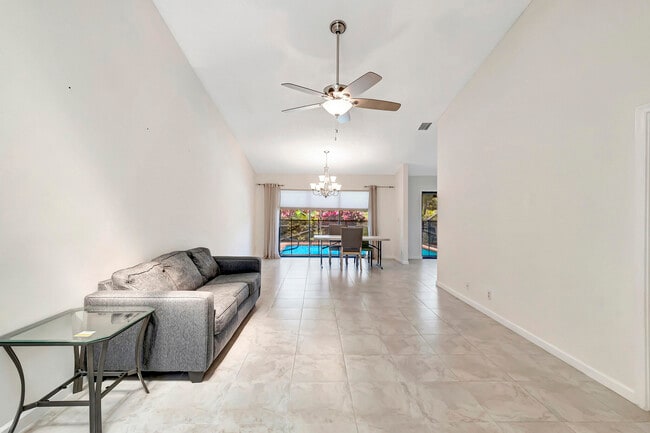 Building Photo - 7755 Villa Nova Dr