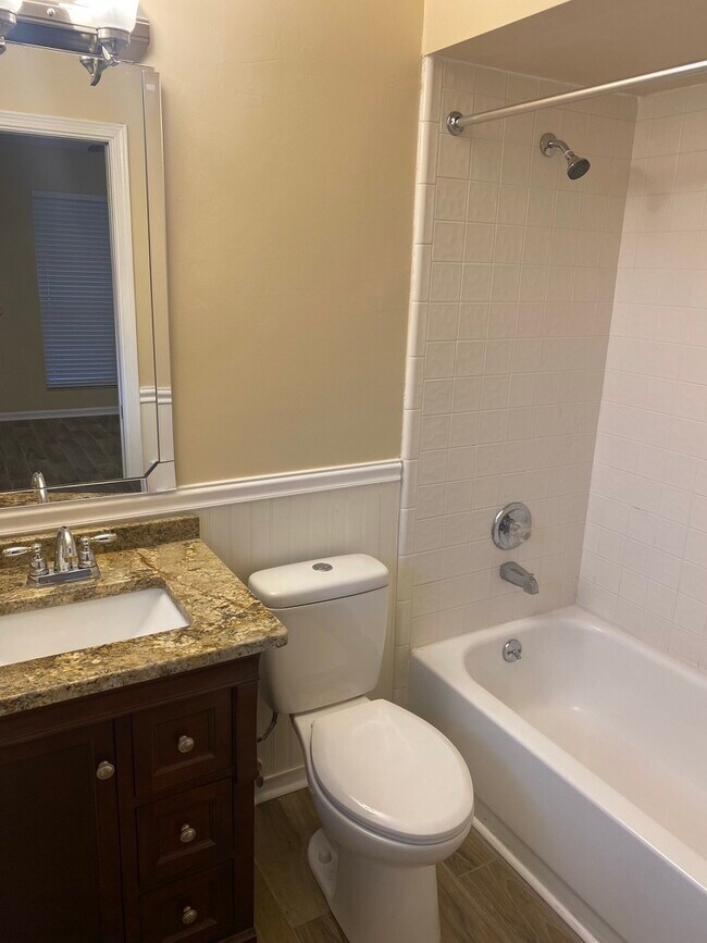 Baño principal - 5017 Knightsbridge Cir N
