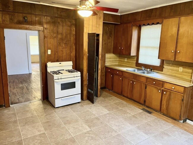 Building Photo - 4101 W 21st St