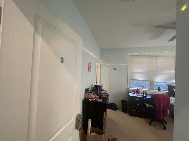 Photo - 1527-33 W Seybert St Apartment