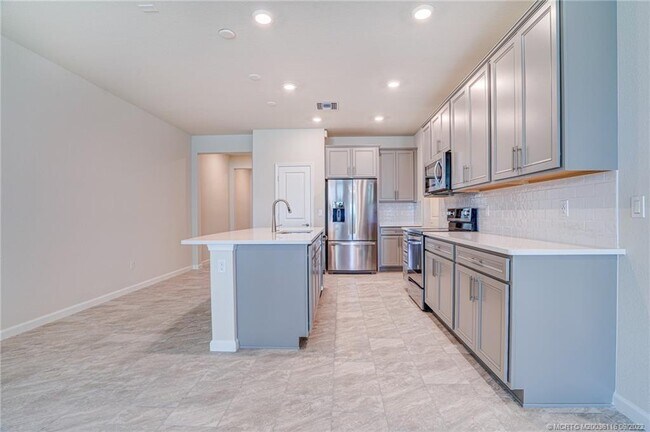 Building Photo - 1835 Roxy Way