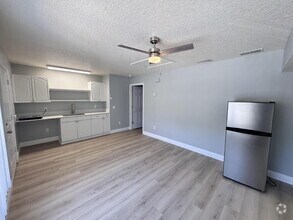 Building Photo - 2623 Fan Palm Dr
