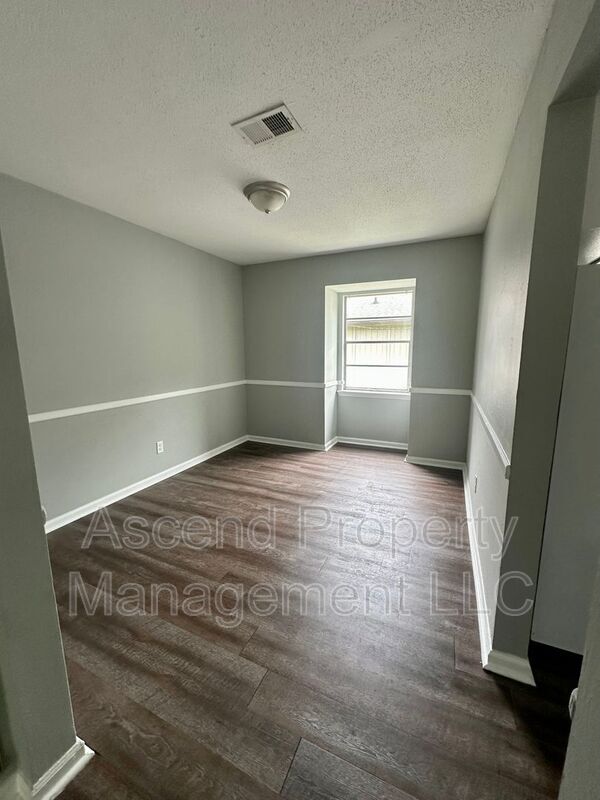Foto del edificio - 2410 Lyndon Ave