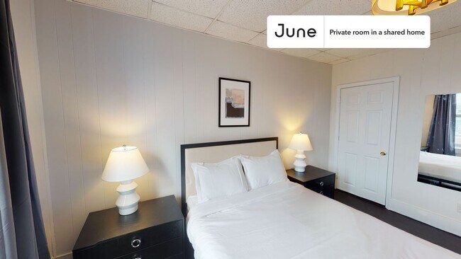 Foto del edificio - Private bedroom in 4 bed/1 bath Home