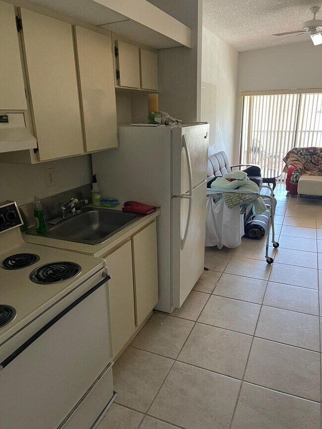 Building Photo - 2301 NE 16th St