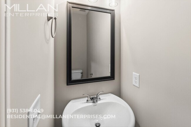 Foto del edificio - Contemporary 3-Bedroom Beauty with Walk-In Closet and Tile Shower Retreat