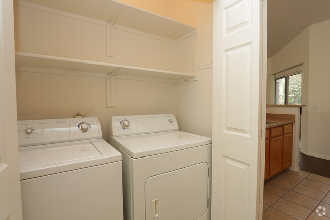 1BR, 1BA Laundry In-Unit - Sun Valley Ranch Apartments