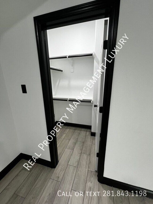 Foto del edificio - 4737 Reed Rd