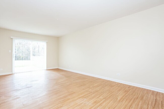 Building Photo - 5860 Woodgate Dr