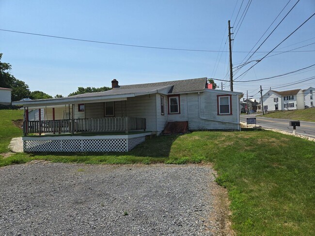 Building Photo - Charming 2-Bedroom Single-Family Home with Patio & Storage Shed