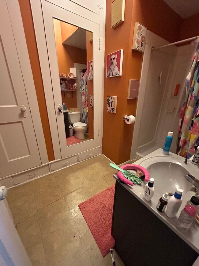 Foto del edificio - Cute 1 Bedroom 1 Bathroom Apartment