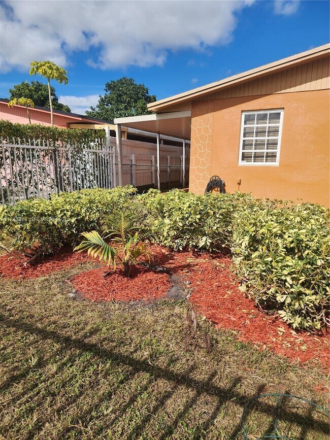 Foto del edificio - 4447 NW 169th Terrace