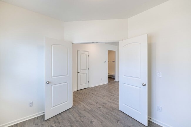 Building Photo - BEAUTIFUL 4 Bedroom Home Piedmont School D...