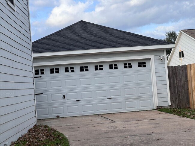 Building Photo - 19818 Lindenwick Ct