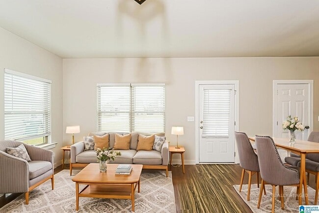 Building Photo - 98 Kings Wy