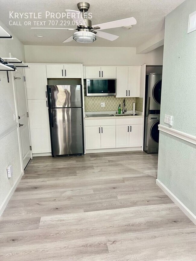 Building Photo - Practically brand-new, gorgeous in-law uni...