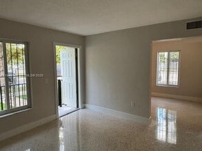 Building Photo - 1000 NW 5th St