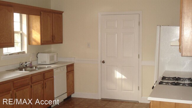 Foto del edificio - 3 br, 2 bath House - 411 Phillips Ave.