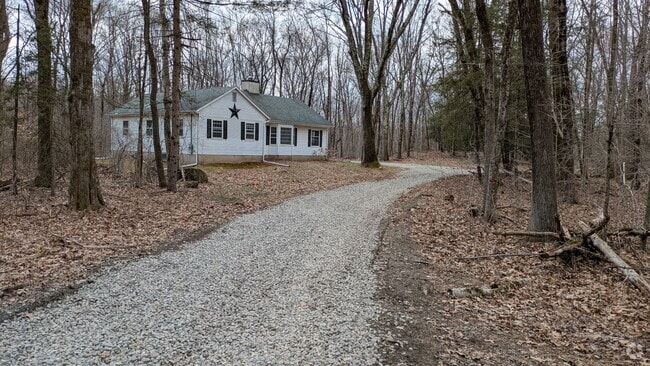 Building Photo - 631 Litchfield Tpke