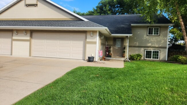 Building Photo - 150 Ofallon Ct E