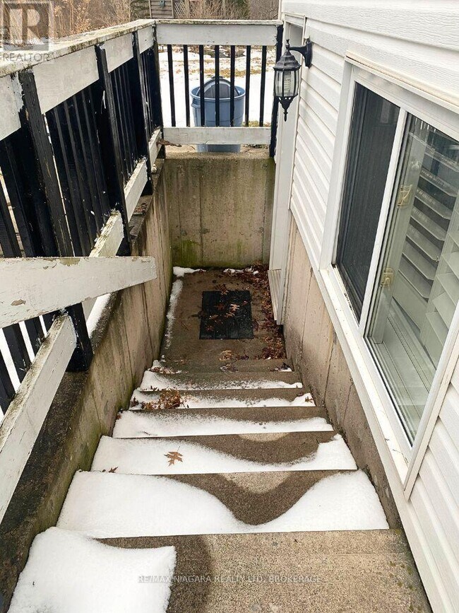 Building Photo - 355 Draper's St