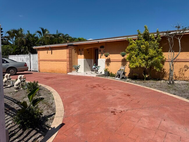 Foto del edificio - 19205 NW 47th Pl