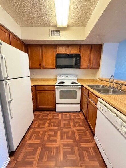 Foto del edificio - 9815 Walnut St