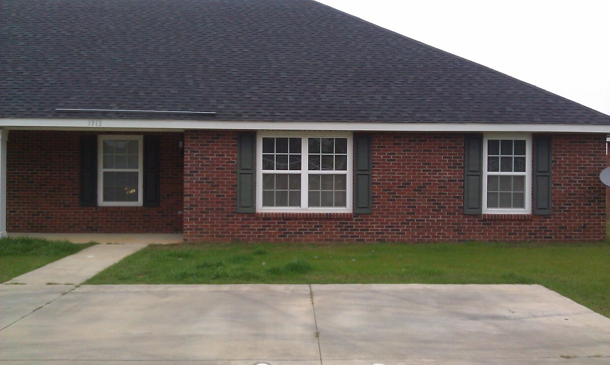 1913 Cobblestone Ct, Albany, GA 31707 Townhome Rentals in Albany GA