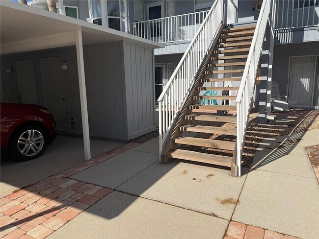 Building Photo - 880 Bird Bay Dr W