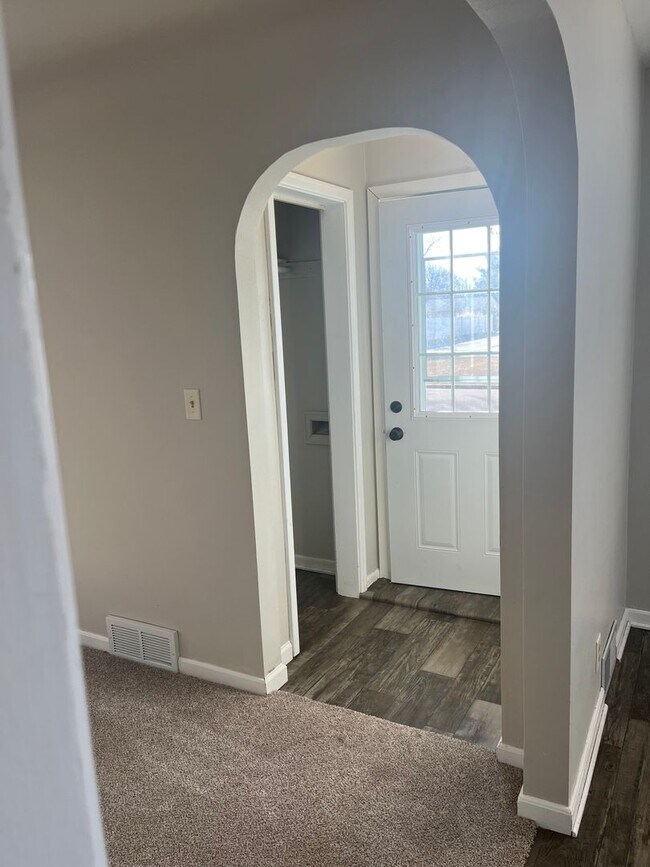 Building Photo - 3 Bedroom Home!