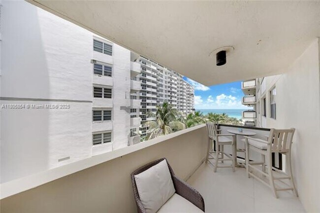 Foto del edificio - 1621 Collins Ave