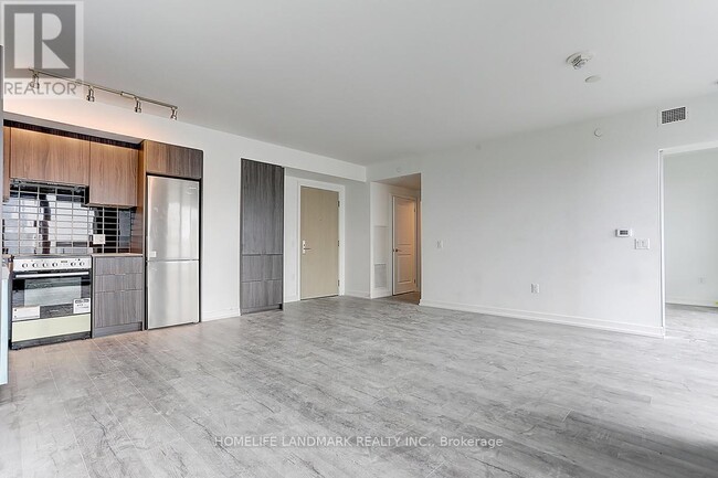 Photo du bâtiment - 395-4395 Bloor St E