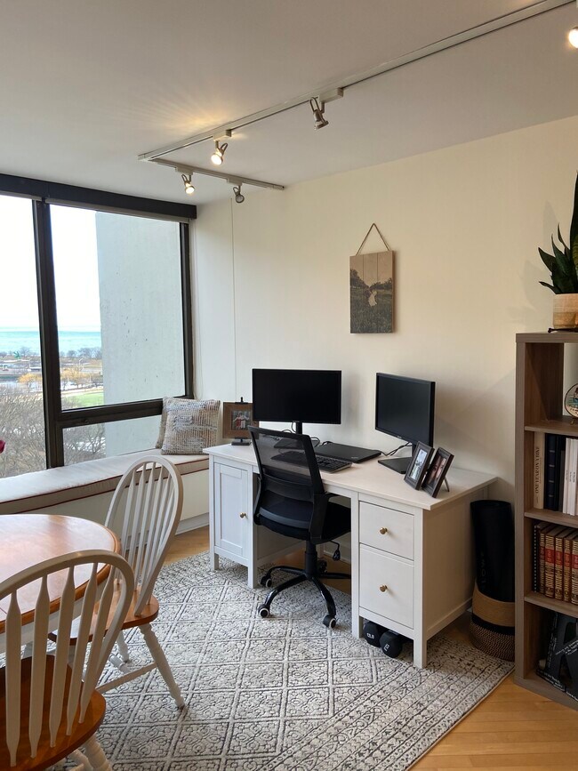 Foto del edificio - 2800 N Lake Shore Dr
