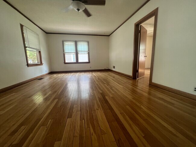 Building Photo - 906 N 2nd St